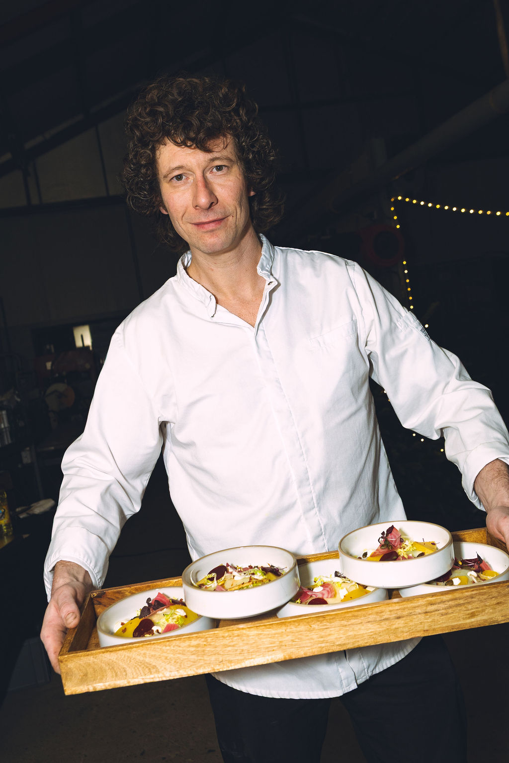 Tim Richter met een verzorgd cateringgerecht
